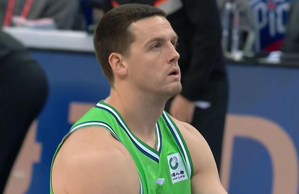 九游体育-天津男篮30分大胜完成复仇，林庭谦20+8郑昊燃23分，邹阳空砍23+8