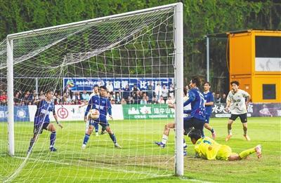 九游官网-绿茵夜未央：琼中少年的绝杀之夜