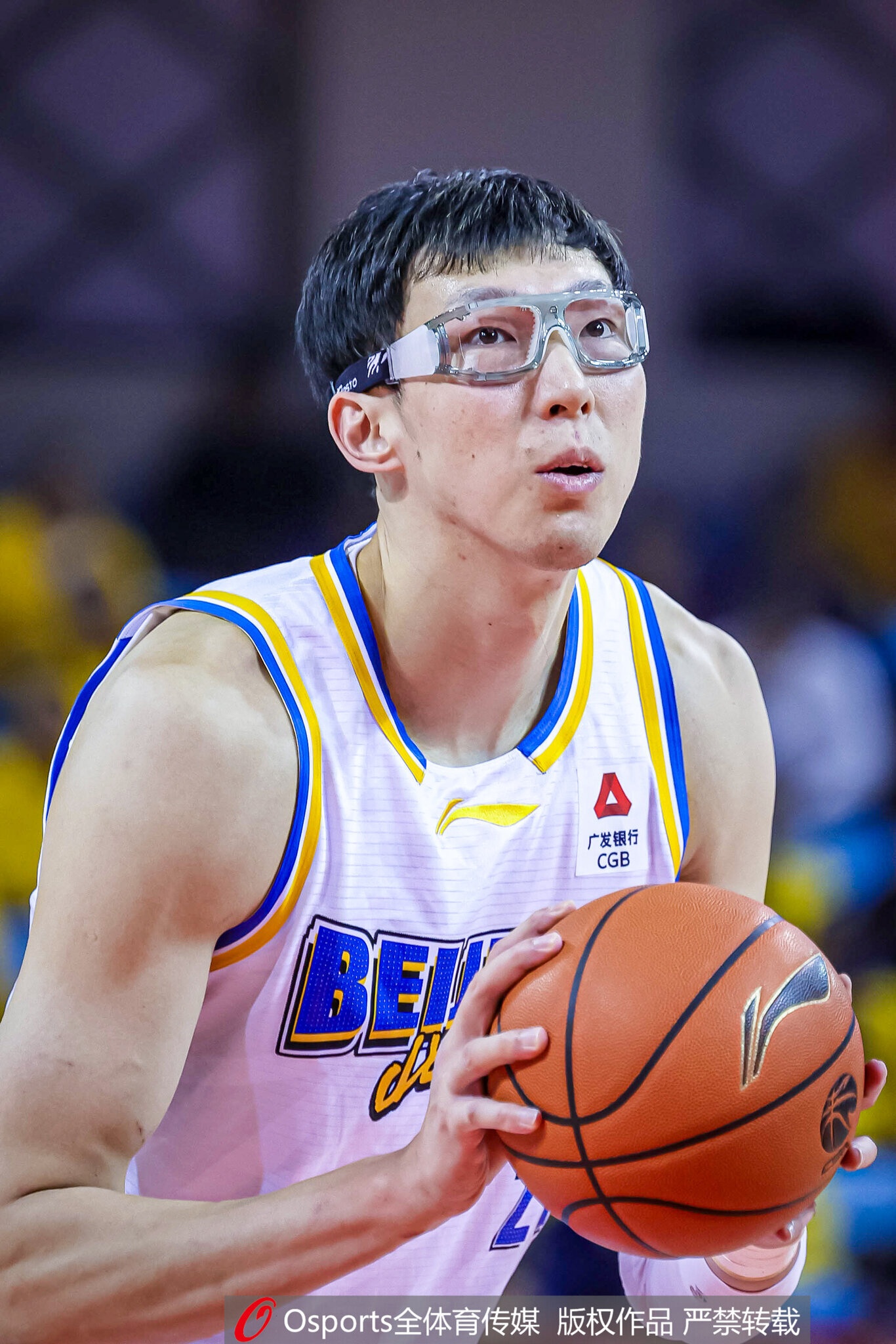 九游娱乐-状态不佳但好在赢了！周琦7罚1中&amp;运动战3中1 仅得3分9板1帽